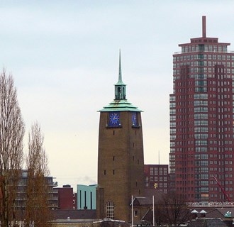 Zijaanzicht stadhuis Enschede